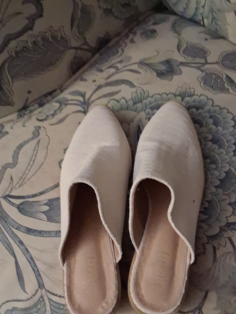 Mi.iM Cream Pointed Toe Slip-On Mules